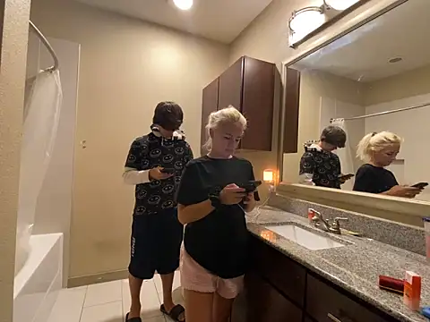 Snapshot of girlfriendmissy chatting on 03-16-25, 08:11 girlfriendmissy online show from 03-16-25, 08:11