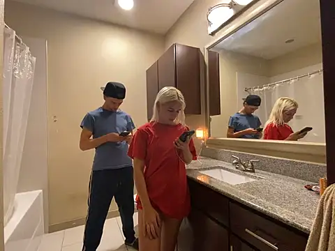 Snapshot of girlfriendmissy chatting on 03-21-25, 06:51 girlfriendmissy online show from 03-21-25, 06:51