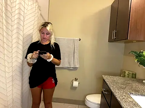 Snapshot of girlfriendmissy chatting on 09-14-25, 08:41 girlfriendmissy online show from 09-14-25, 08:41