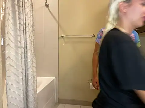 Snapshot of girlfriendmissy chatting on 09-21-25, 12:01 girlfriendmissy online show from 09-21-25, 12:01