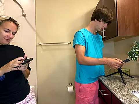 Snapshot of girlfriendmissy chatting on 09-21-25, 04:08 girlfriendmissy online show from 09-21-25, 04:08