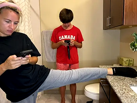 Snapshot of girlfriendmissy chatting on 09-24-25, 11:19 girlfriendmissy online show from 09-24-25, 11:19