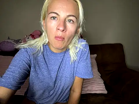 Snapshot of girlfriendmissy chatting on 10-11-25, 11:14 girlfriendmissy online show from 10-11-25, 11:14