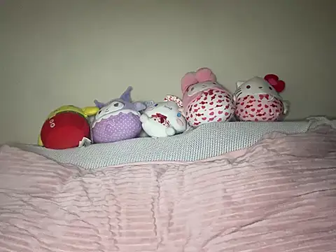 Snapshot of girlfriendmissy chatting on 10-19-25, 05:13 girlfriendmissy online show from 10-19-25, 05:13