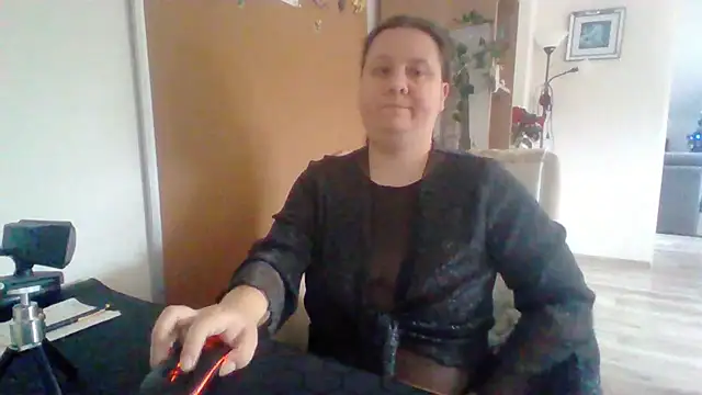 Snapshot of ReifeVenna chatting on 12-20-24, 09:54 ReifeVenna online show from 12-20-24, 09:54