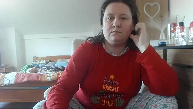 Snapshot of ReifeVenna chatting on 02-10-25, 07:15 ReifeVenna online show from 02-10-25, 07:15