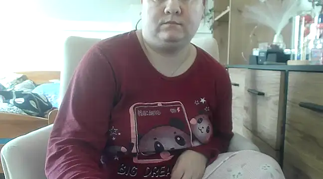 Snapshot of ReifeVenna chatting on 02-17-25, 09:03 ReifeVenna online show from 02-17-25, 09:03