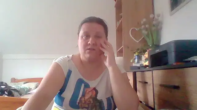 Snapshot of ReifeVenna chatting on 09-19-25, 08:49 ReifeVenna online show from 09-19-25, 08:49