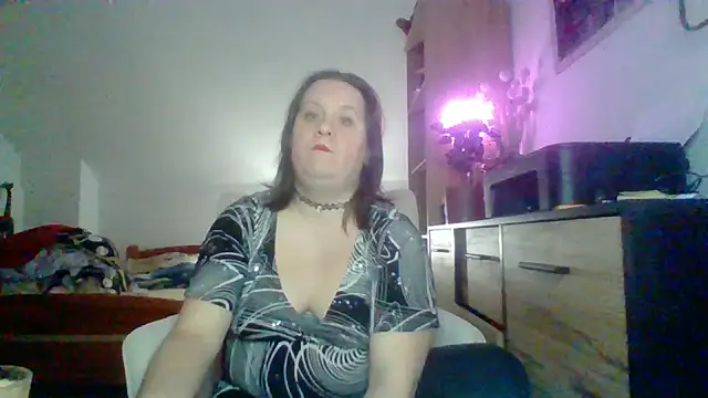 Snapshot of ReifeVenna chatting on 10-20-25, 04:40 ReifeVenna online show from 10-20-25, 04:40