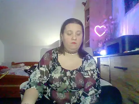 Snapshot of ReifeVenna chatting on 10-21-25, 06:41 ReifeVenna online show from 10-21-25, 06:41