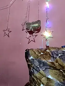 Snapshot of Indian_Carolina chatting on 02-18-25, 02:27 Indian Carolina online show from 02-18-25, 02:27