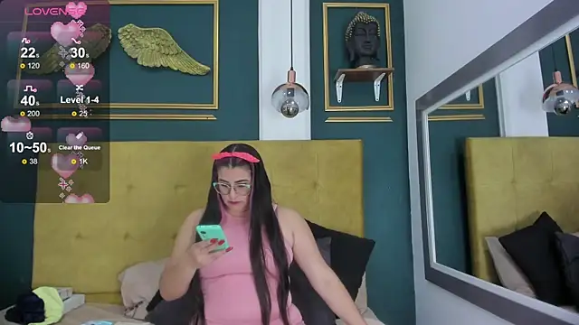 Snapshot of BellaPeers_ chatting on 01-28-25, 12:00 BellaPeers online show from 01-28-25, 12:00