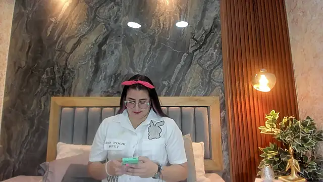 Snapshot of BellaPeers_ chatting on 02-07-25, 11:34 BellaPeers online show from 02-07-25, 11:34