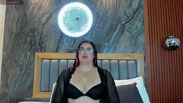 Snapshot of BellaPeers_ chatting on 10-21-25, 11:44 BellaPeers online show from 10-21-25, 11:44