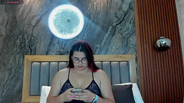 Snapshot of BellaPeers_ chatting on 10-24-25, 12:01 BellaPeers online show from 10-24-25, 12:01