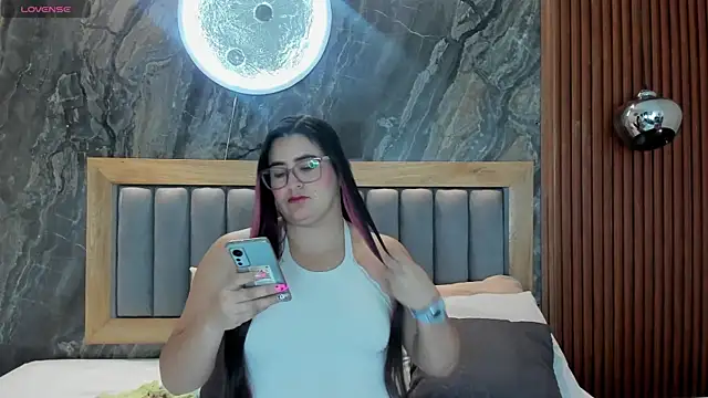 Snapshot of BellaPeers_ chatting on 10-25-25, 12:23 BellaPeers online show from 10-25-25, 12:23