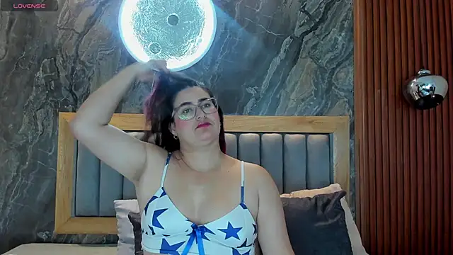 Snapshot of BellaPeers_ chatting on 10-26-25, 12:11 BellaPeers online show from 10-26-25, 12:11