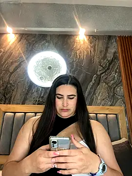 Snapshot of BellaPeers_ chatting on 10-27-25, 12:09 BellaPeers online show from 10-27-25, 12:09