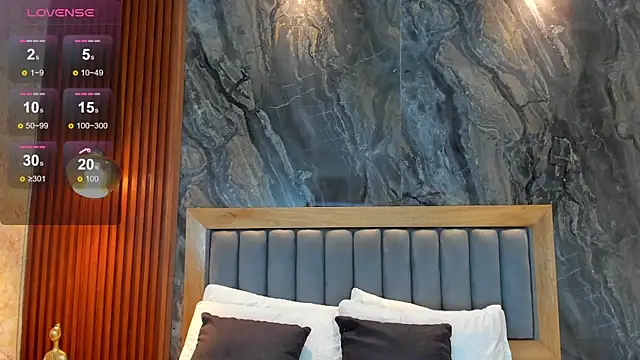 Snapshot of BellaPeers_ chatting on 10-30-25, 11:44 BellaPeers online show from 10-30-25, 11:44