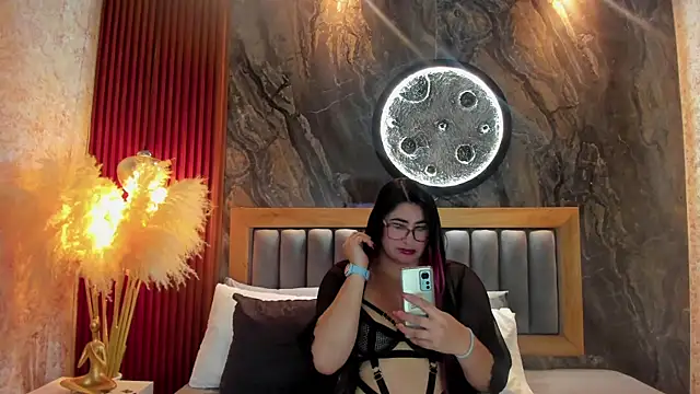 Snapshot of BellaPeers_ chatting on 11-21-25, 12:04 BellaPeers online show from 11-21-25, 12:04