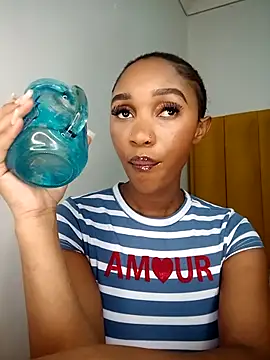 Snapshot of Shria107 chatting on 09-20-25, 12:11 Shria107 online show from 09-20-25, 12:11