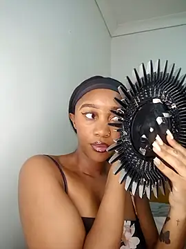 Snapshot of Shria107 chatting on 09-22-25, 10:45 Shria107 online show from 09-22-25, 10:45