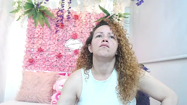 BLONDE SEXYHOT online show from 11-18-25, 11:59