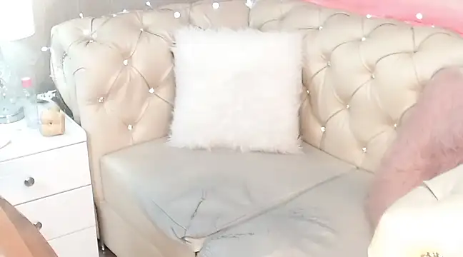 Snapshot of Barbie_Fox chatting on 02-19-25, 10:09 Barbie Fox online show from 02-19-25, 10:09