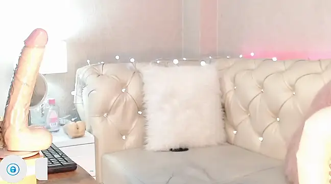 Snapshot of Barbie_Fox chatting on 03-10-25, 03:56 Barbie Fox online show from 03-10-25, 03:56