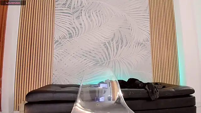 LauraRossi Nova online show from 01-27-25, 12:48