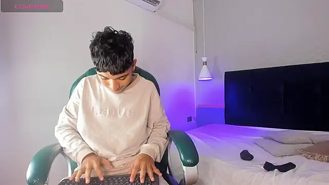 Austin Cardieff online show from 01-24-25, 03:43