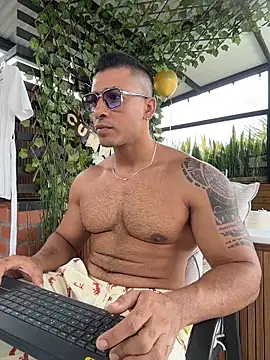 aaroncolombia online show from 04-09-26, 04:12