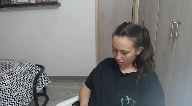 Skarlet Adams28 online show from 12-20-24, 04:42