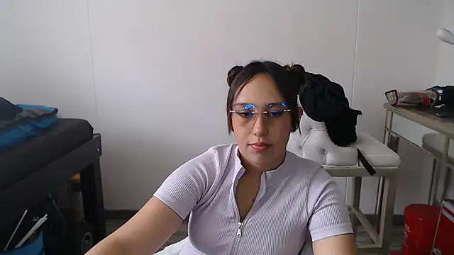 Skarlet Adams28 online show from 02-06-25, 06:02