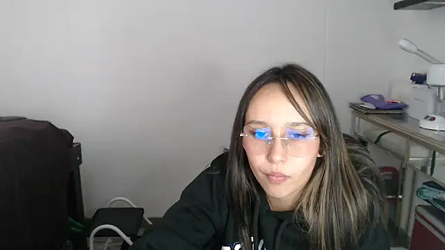 Skarlet Adams28 online show from 03-06-25, 09:20