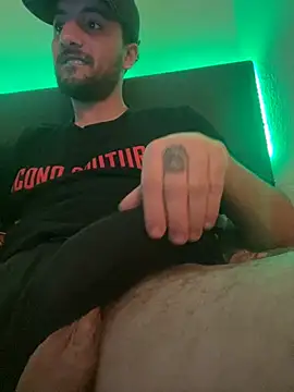 Snapshot of hard_macoor12 chatting on 02-04-25, 10:34 hard macoor12 online show from 02-04-25, 10:34