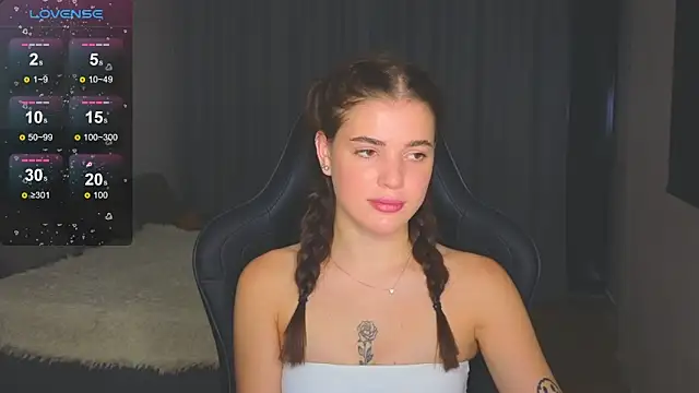 Snapshot of adrianawow1 chatting on 10-28-25, 07:27 adrianawow1 online show from 10-28-25, 07:27