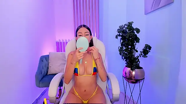 Snapshot of juliasprousse_ chatting on 02-22-25, 04:51 juliasprousse  online show from 02-22-25, 04:51