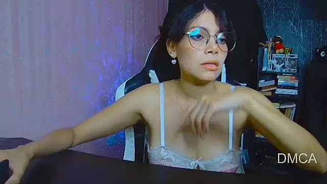 Snapshot of Drea_Foox chatting on 11-27-25, 03:30 Drea Foox online show from 11-27-25, 03:30