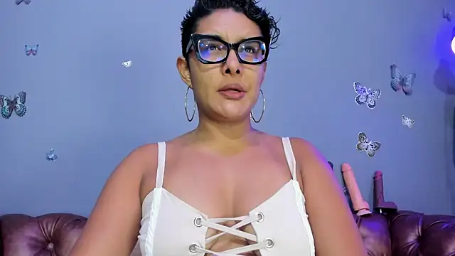 Kaira mosse online show from 10-15-25, 10:15