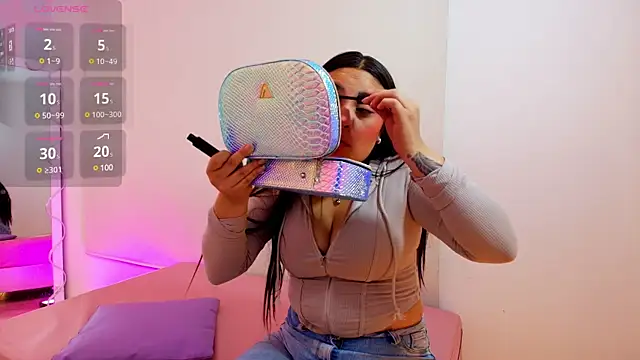 Snapshot of Brendda_tay chatting on 02-28-25, 03:37 Brendda tay online show from 02-28-25, 03:37