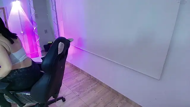 Snapshot of Brendda_tay chatting on 10-03-25, 03:03 Brendda tay online show from 10-03-25, 03:03