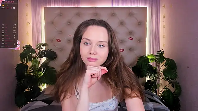 Snapshot of Julie_Rhodes chatting on 03-06-25, 08:19 Julie Rhodes online show from 03-06-25, 08:19