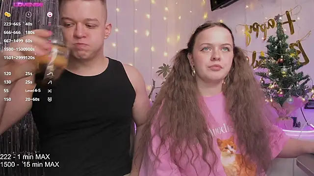 Snapshot of Hanna_and_Justin chatting on 12-10-24, 08:38 Hanna and Justin online show from 12-10-24, 08:38