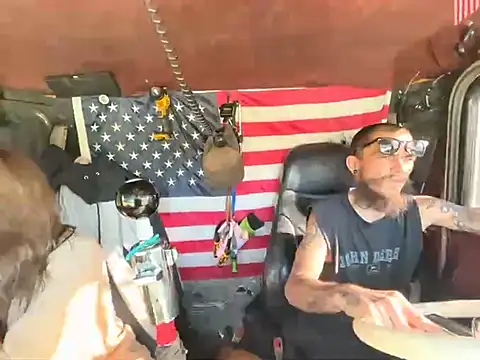 XMeF10 online show from 10-20-25, 01:33