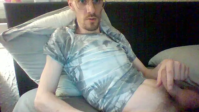 Snapshot of passif520 chatting on 03-13-25, 08:43 passif520 online show from 03-13-25, 08:43