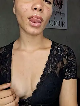 HelenHoltz online show from 10-04-25, 03:21