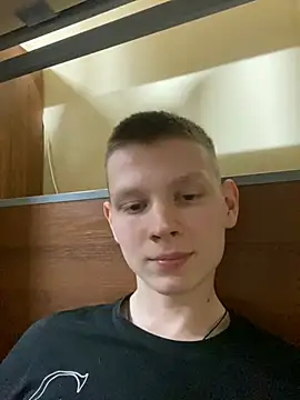 Snapshot of fameboyboo chatting on 01-02-25, 07:18 fameboyboo online show from 01-02-25, 07:18