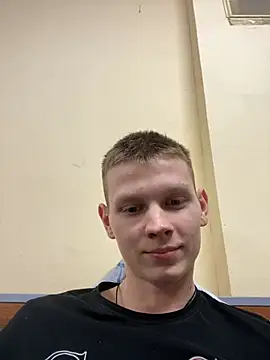 Snapshot of fameboyboo chatting on 01-04-25, 07:02 fameboyboo online show from 01-04-25, 07:02