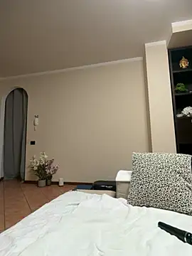 Snapshot of MichelleCara chatting on 11-05-25, 07:52 MichelleCara online show from 11-05-25, 07:52